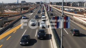 Autobusi čekaju tri sata
